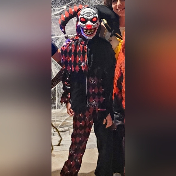 Sinister Jester/Scary Clown Costume Size Medium 8-10 - Picture 3 of 6